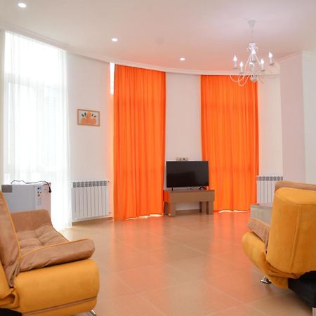Orange Home Hotel Batumi Bagian luar foto