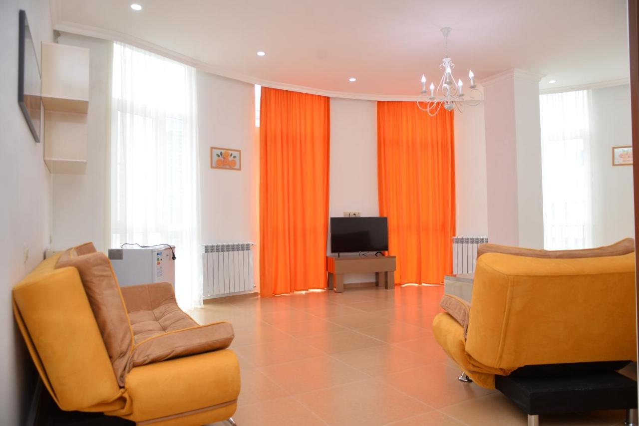 Orange Home Hotel Batumi Bagian luar foto