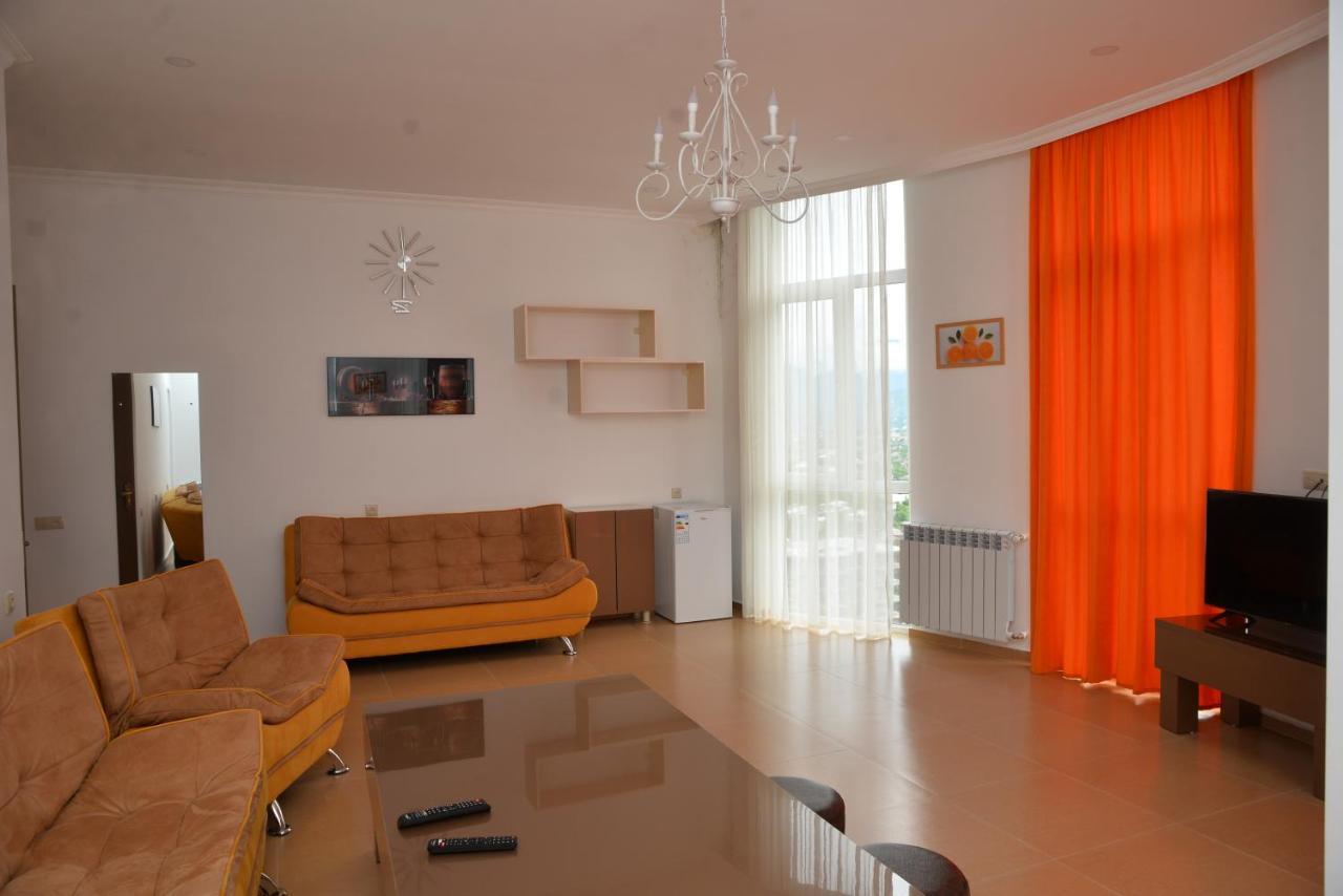 Orange Home Hotel Batumi Bagian luar foto