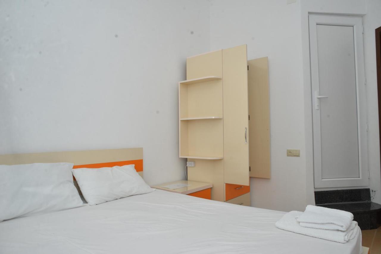 Orange Home Hotel Batumi Bagian luar foto