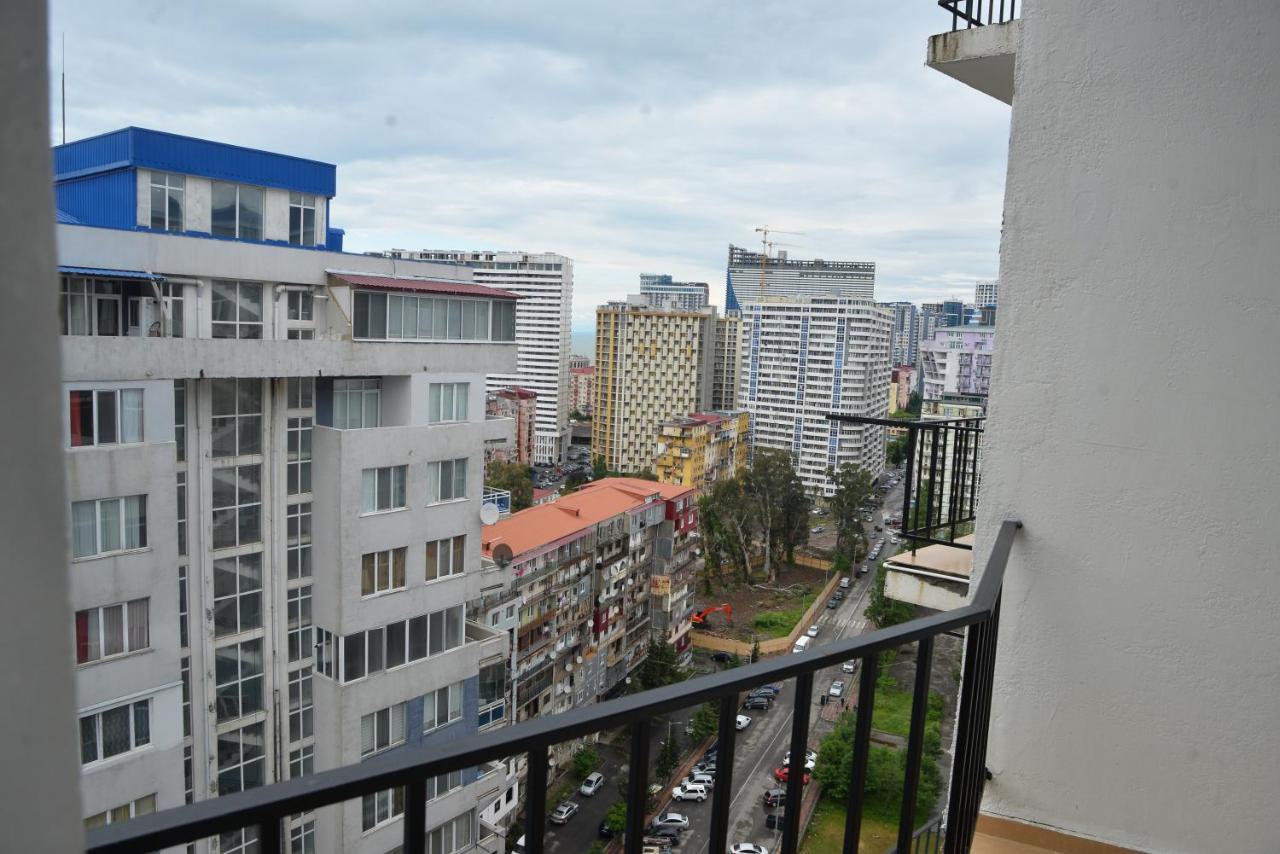Orange Home Hotel Batumi Bagian luar foto