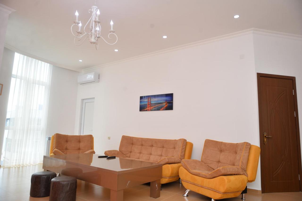 Orange Home Hotel Batumi Bagian luar foto