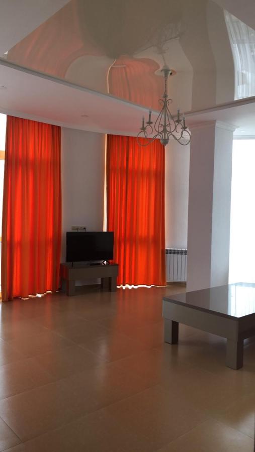 Orange Home Hotel Batumi Bagian luar foto