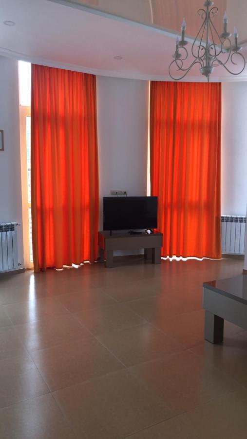 Orange Home Hotel Batumi Bagian luar foto