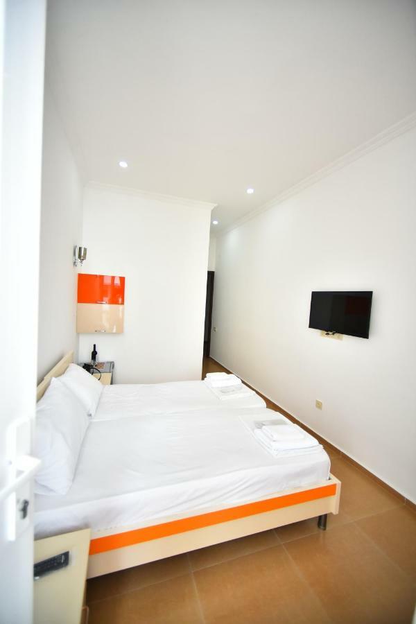Orange Home Hotel Batumi Bagian luar foto