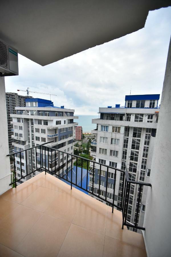 Orange Home Hotel Batumi Bagian luar foto