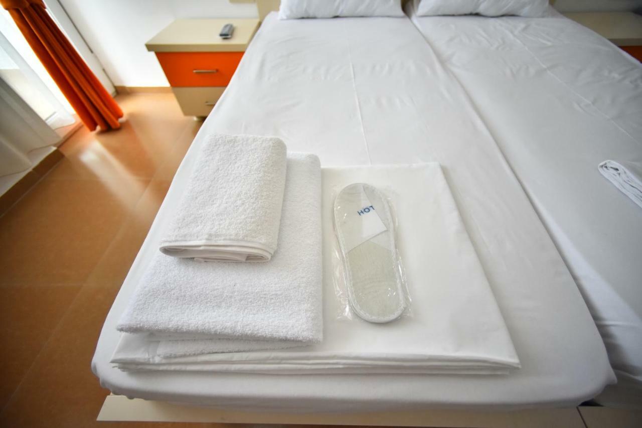 Orange Home Hotel Batumi Bagian luar foto
