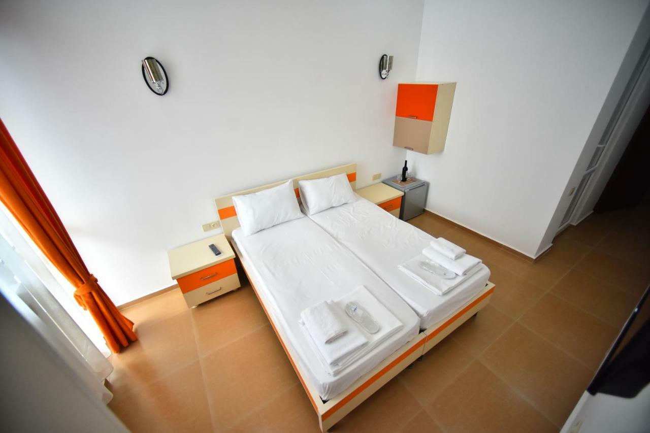 Orange Home Hotel Batumi Bagian luar foto