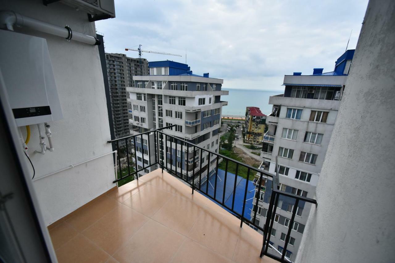 Orange Home Hotel Batumi Bagian luar foto