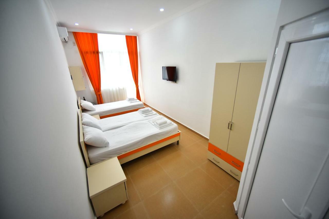 Orange Home Hotel Batumi Bagian luar foto