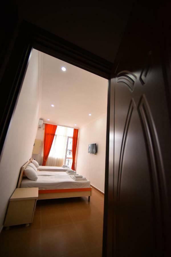 Orange Home Hotel Batumi Bagian luar foto