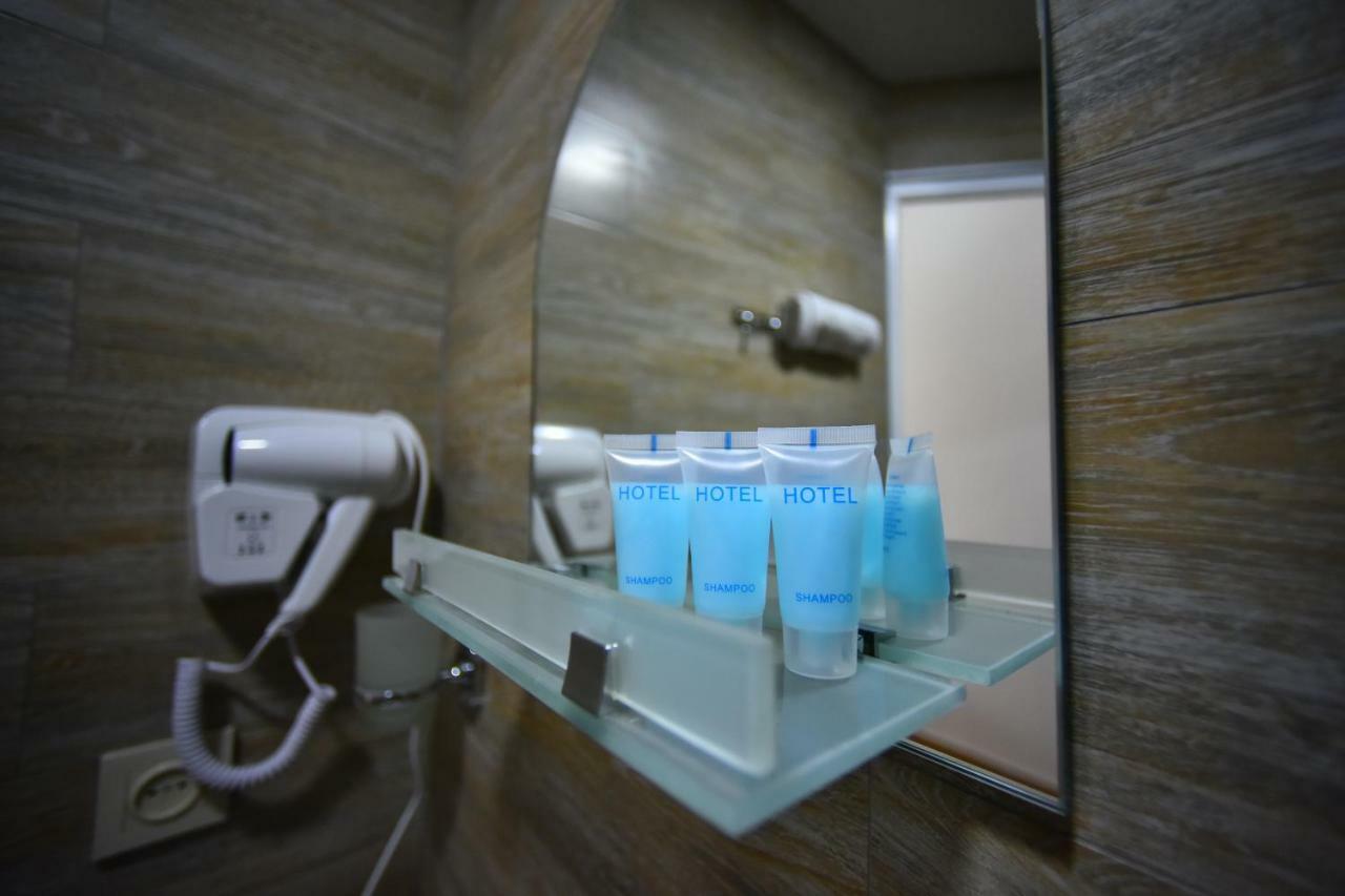 Orange Home Hotel Batumi Bagian luar foto