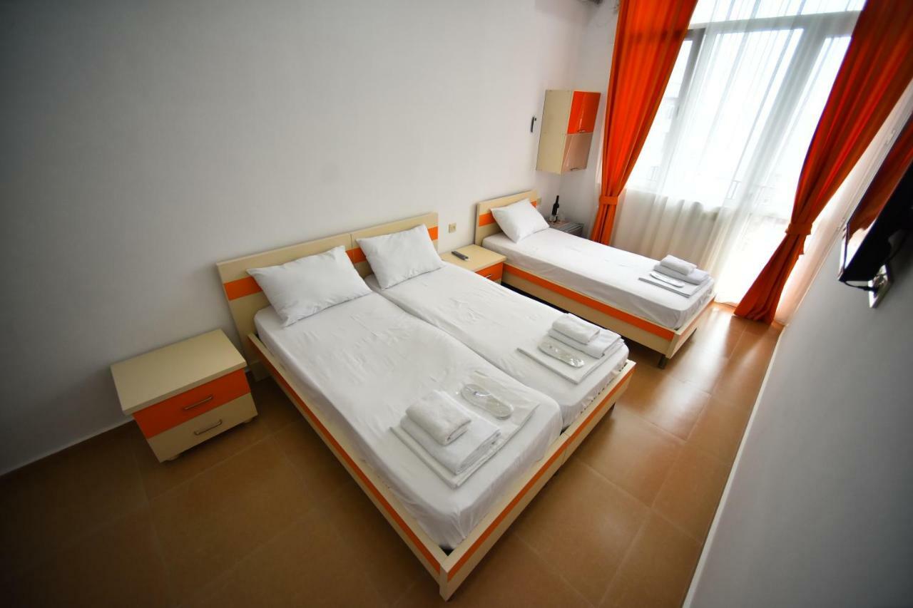 Orange Home Hotel Batumi Bagian luar foto
