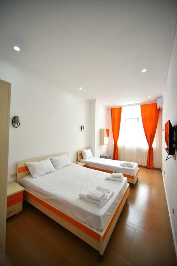 Orange Home Hotel Batumi Bagian luar foto