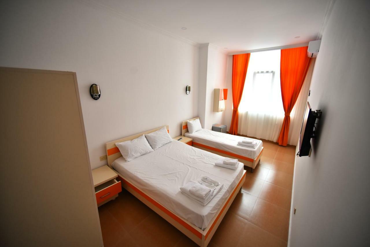 Orange Home Hotel Batumi Bagian luar foto