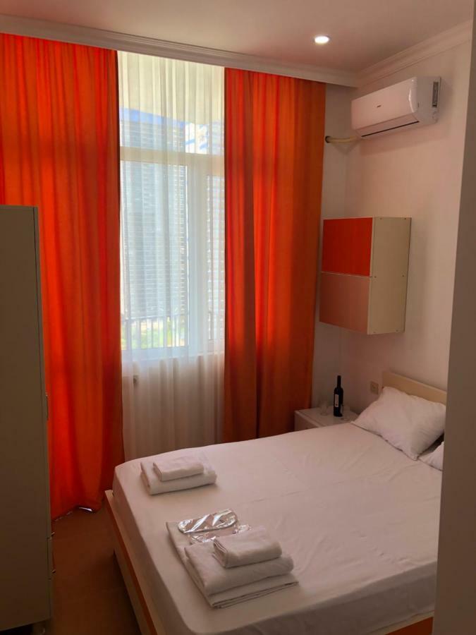 Orange Home Hotel Batumi Bagian luar foto