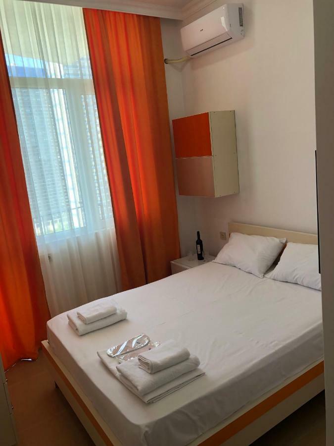 Orange Home Hotel Batumi Bagian luar foto