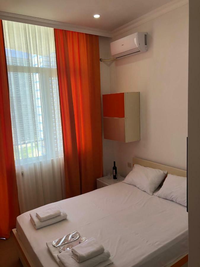 Orange Home Hotel Batumi Bagian luar foto