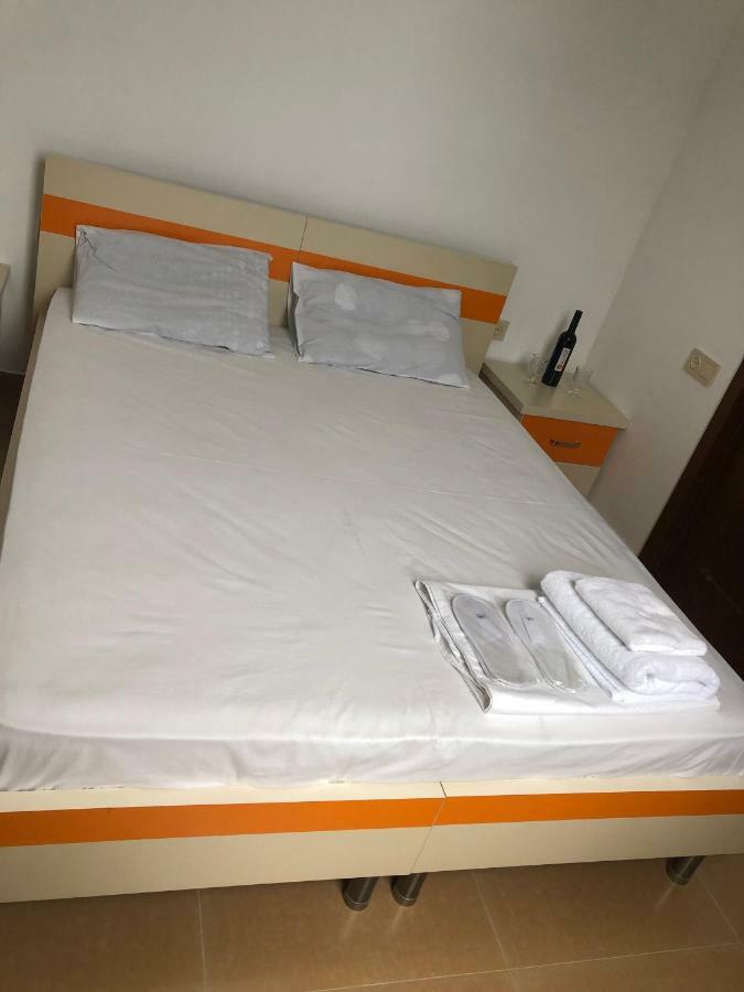 Orange Home Hotel Batumi Bagian luar foto